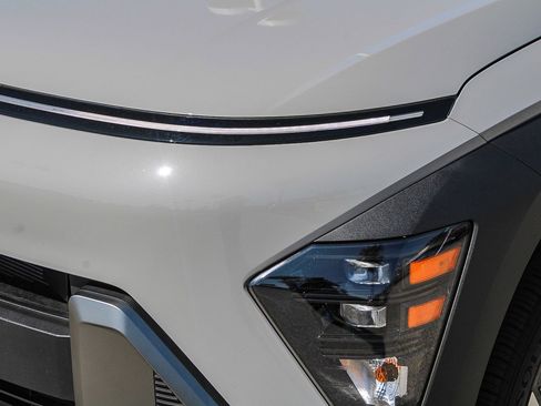 Used 2024 Hyundai Kona SEL AWD/4WD image 5