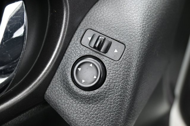 Used 2016 Nissan Rogue SV w/ SV Premium Package AWD/4WD image 15