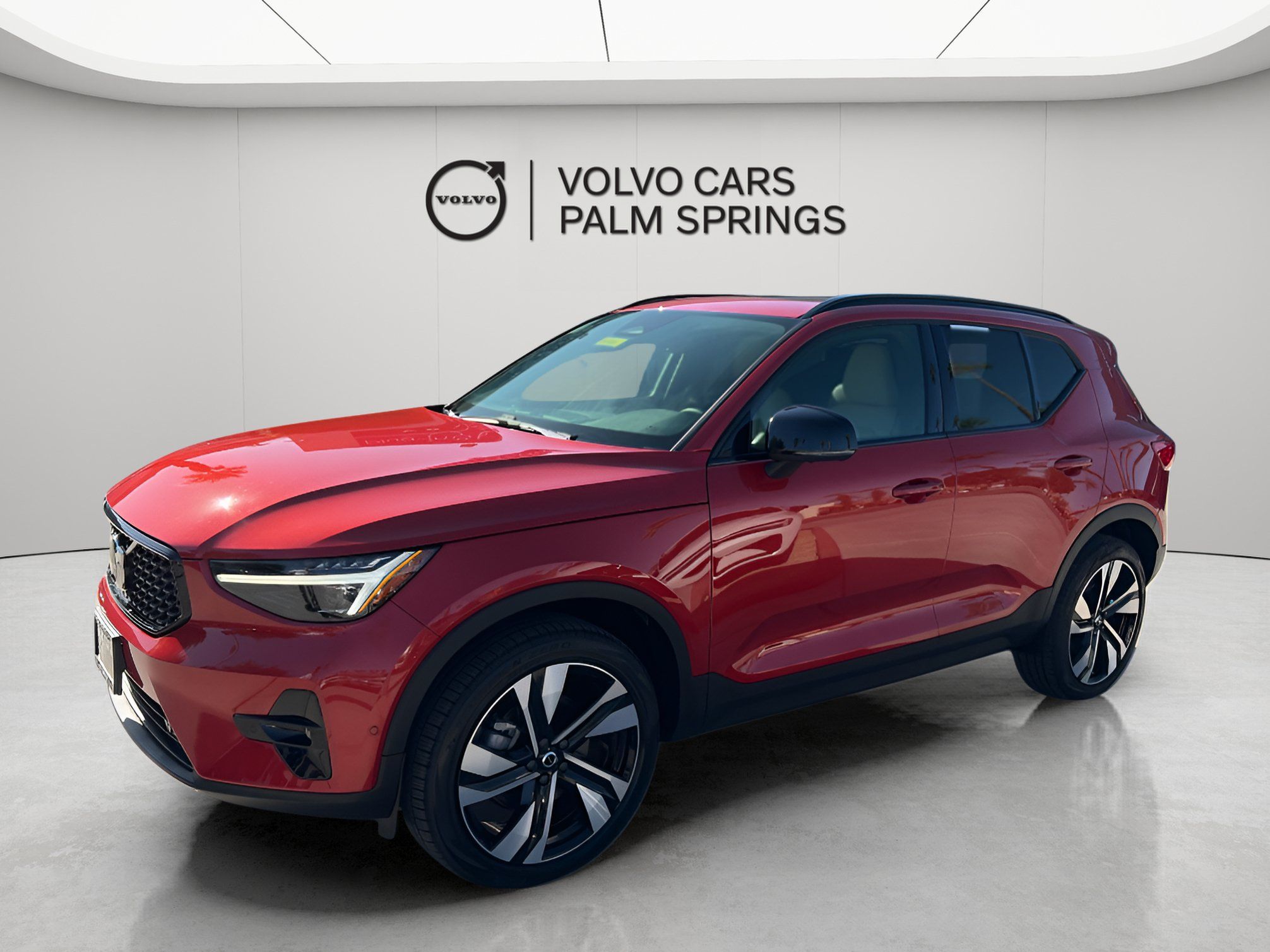 Used 2025 Volvo XC40 B5 Ultra AWD/4WD image 3