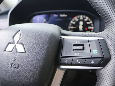Used 2025 Mitsubishi Outlander 4WD Plug-In Hybrid image 32