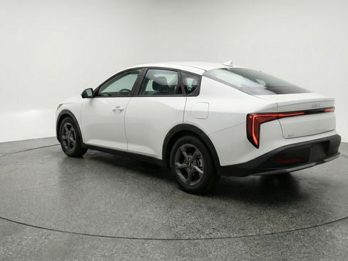 Used 2025 Kia K4 LXS image 6
