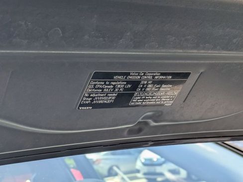 Used 2018 Volvo S90 T8 Inscription w/ Convenience Package AWD/4WD image 25