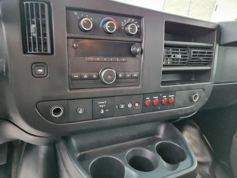 Used 2014 Chevrolet Express 2500 image 28