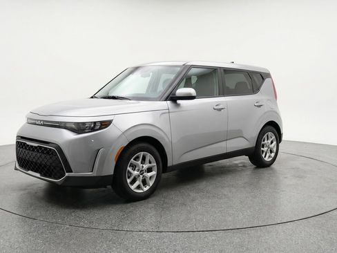 Used 2025 Kia Soul FWD image 3