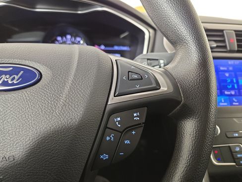 Used 2020 Ford Fusion SE image 15