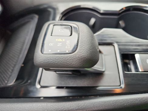 Used 2024 Nissan Rogue S image 21