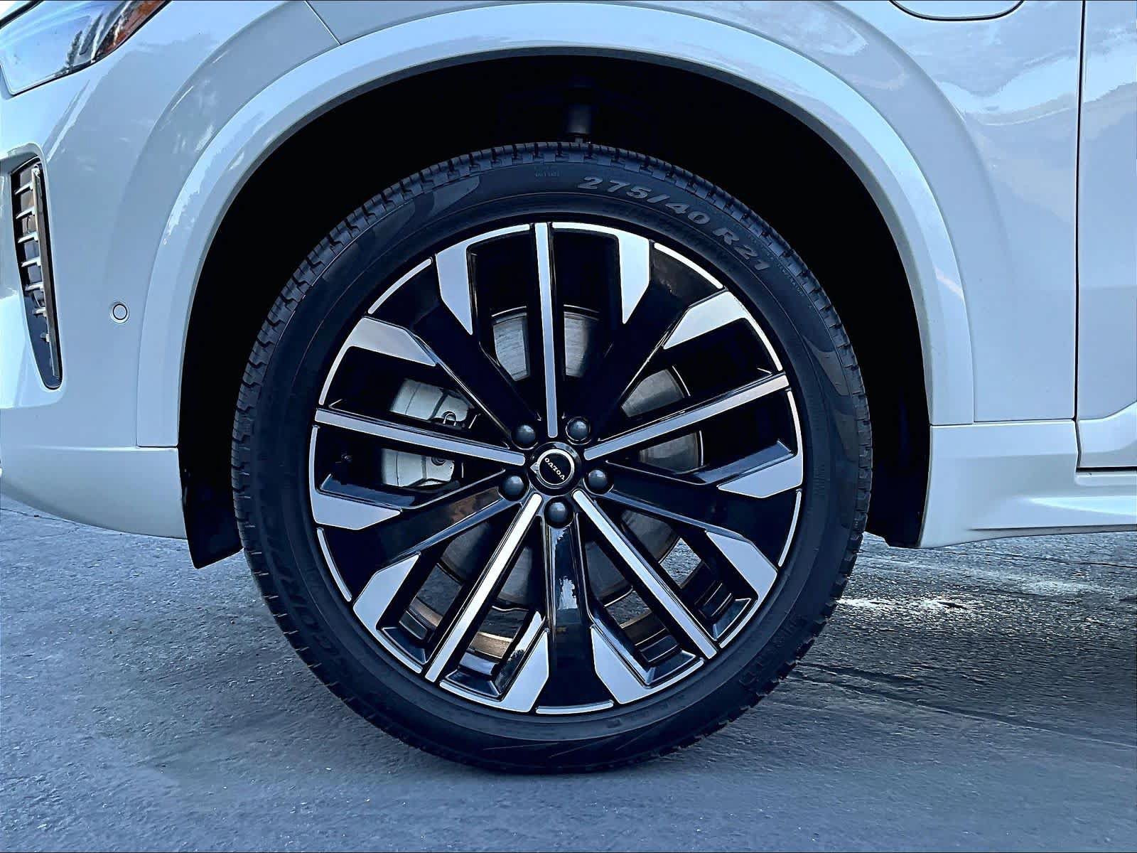 Used 2025 Volvo XC90 T8 Plus w/ Protection Package Premier AWD/4WD image 14