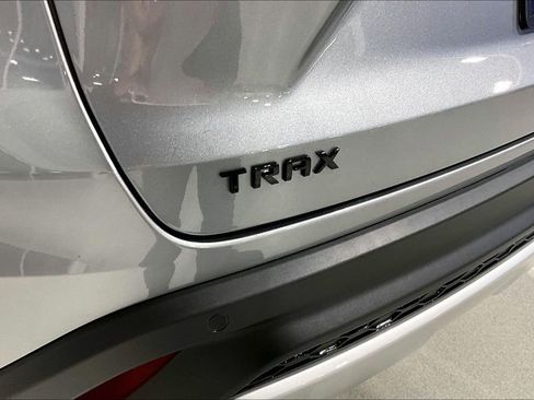 Used 2025 Chevrolet Trax LT w/ Driver Confidence Package image 8