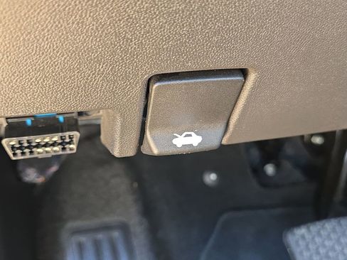 Used 2020 Chevrolet Equinox LS w/ LS Convenience Package image 13