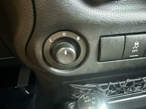 Used 2013 Jeep Wrangler Sport AWD/4WD image 35