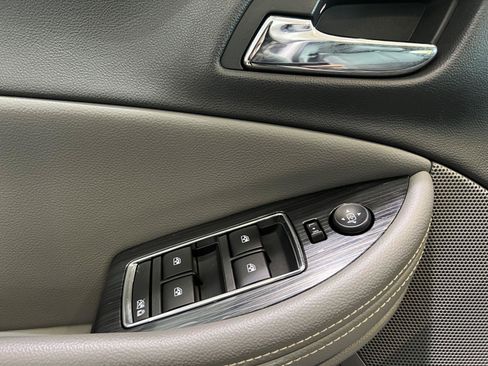 Used 2018 Chevrolet Impala LT w/ LT Convenience Package FWD image 14