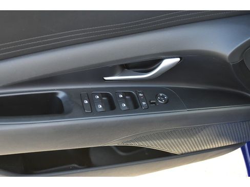 Used 2025 Hyundai Elantra SE image 17