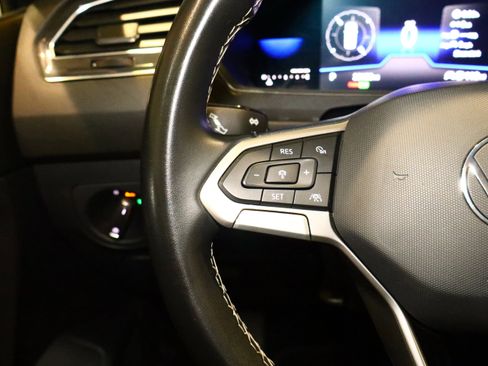 Used 2023 Volkswagen Tiguan SE image 11