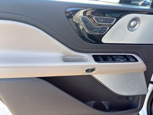 Used 2022 Lincoln Aviator Reserve w/ Equipment Group 201A image 12