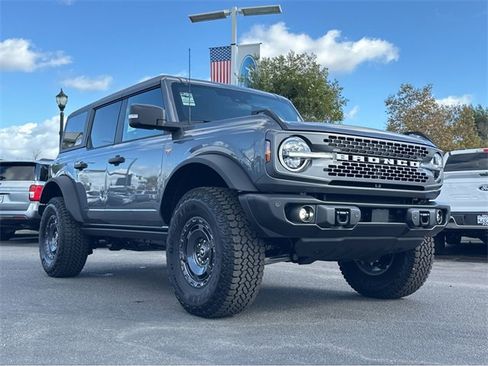 New 2025 Ford Bronco Badlands image 3