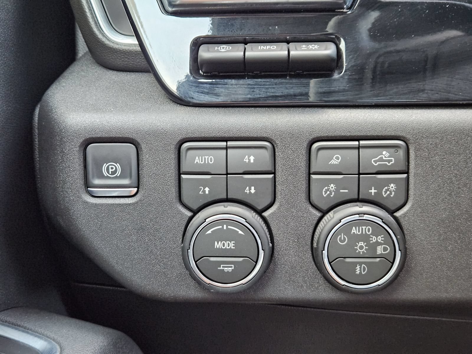 Certified 2026 Chevrolet Silverado 2500 LTZ w/ LTZ Premium Package AWD/4WD image 26