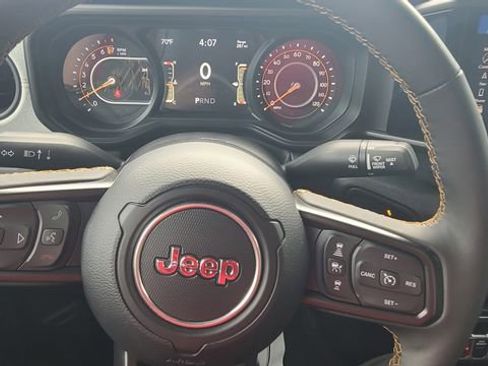 Used 2024 Jeep Gladiator Sport AWD/4WD image 13