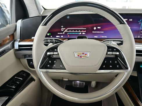 Used 2025 Cadillac Escalade Sport Platinum w/ LPO, ONYX Package image 22