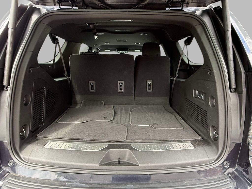 Used 2026 Chevrolet Suburban Premier AWD/4WD image 18