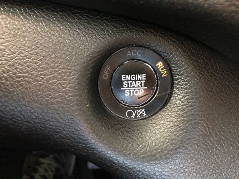 Used 2020 Jeep Cherokee Limited FWD image 30