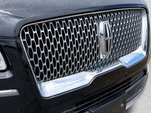 Used 2020 Lincoln Navigator Reserve w/ Luxury Package RWD image 34