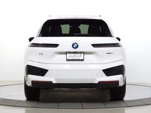 Used 2024 BMW iX xDrive50 w/ Sport Package AWD/4WD image 7