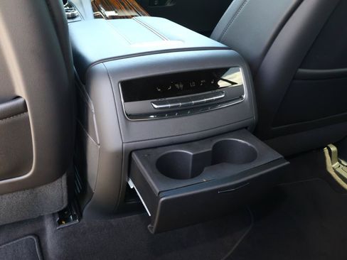 Used 2023 Cadillac Escalade Premium Luxury AWD/4WD image 17
