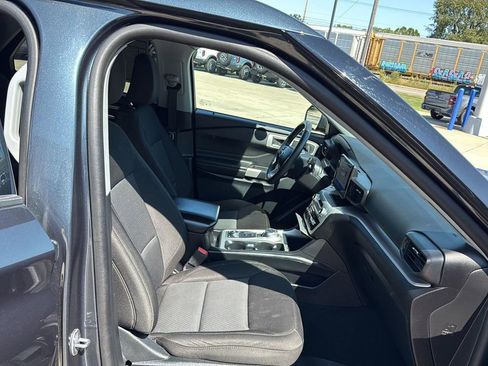 Used 2023 Ford Explorer XLT image 15