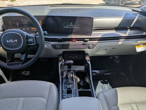 Certified 2025 Kia Sorento S image 16