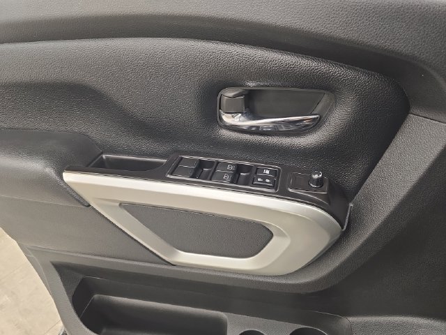 Used 2019 Nissan Titan SV AWD/4WD image 33