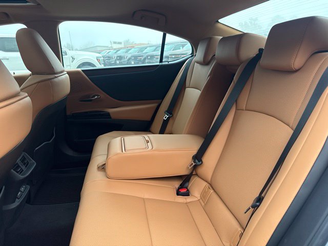 Used 2025 Lexus ES 300h w/ Premium Package FWD image 11