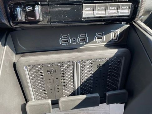 New 2025 RAM 2500 Limited AWD/4WD image 16