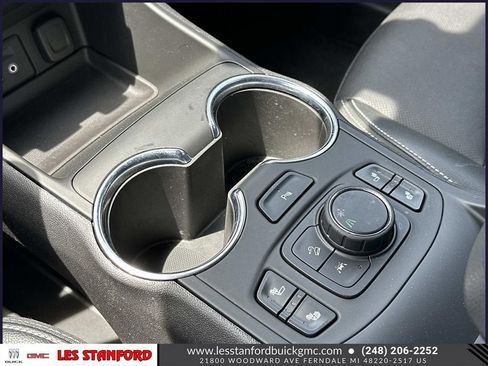 Used 2024 GMC Terrain SLT w/ Tech Package FWD image 32