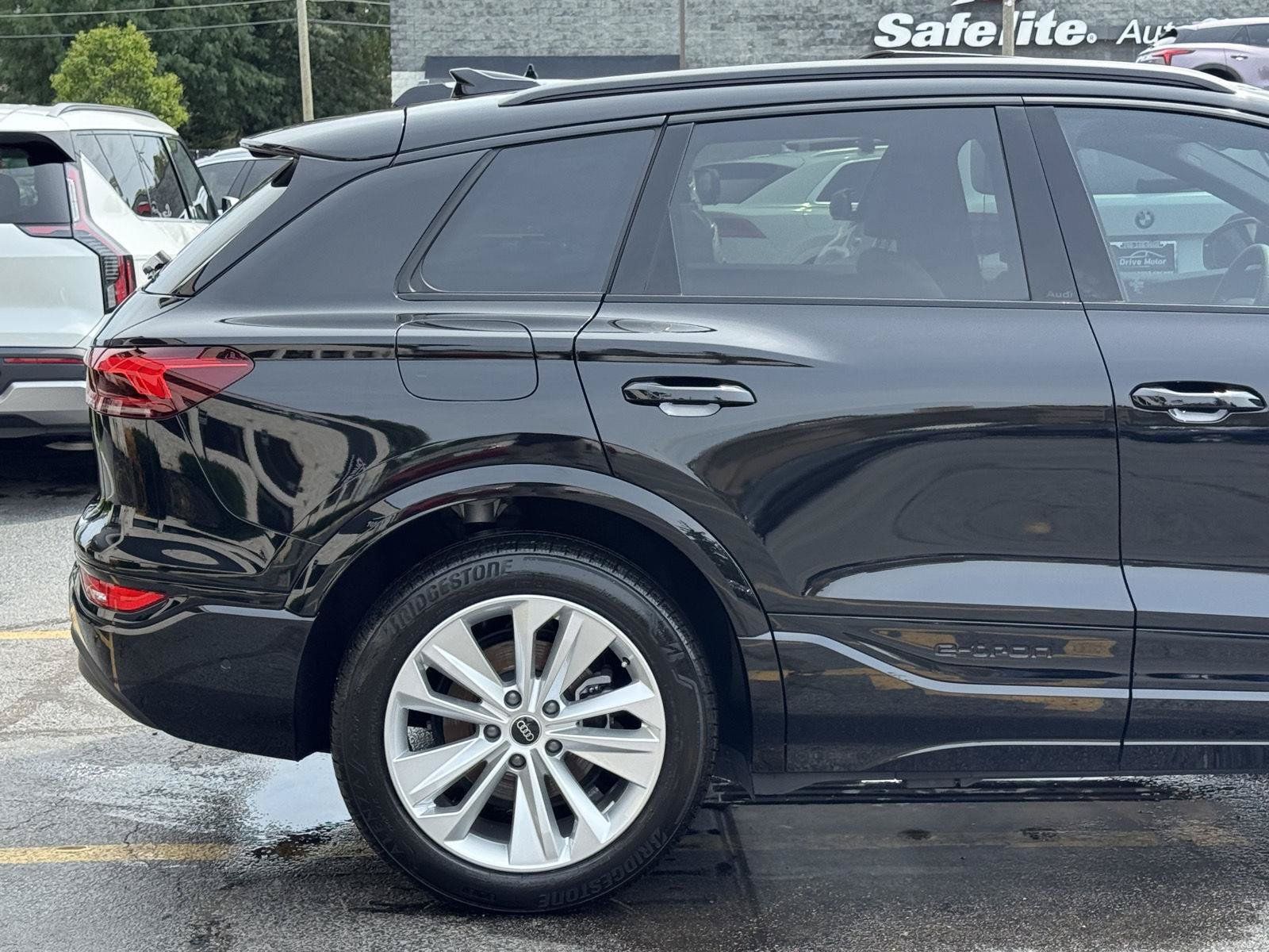 Used 2025 Audi Q6 e-tron Premium w/ Convenience Package RWD image 12