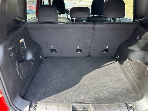 Used 2023 Jeep Renegade Latitude image 26