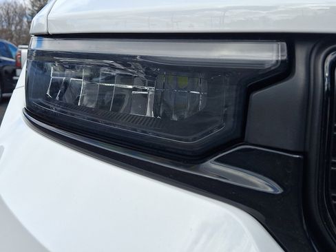 Used 2023 Jeep Grand Cherokee Altitude image 9