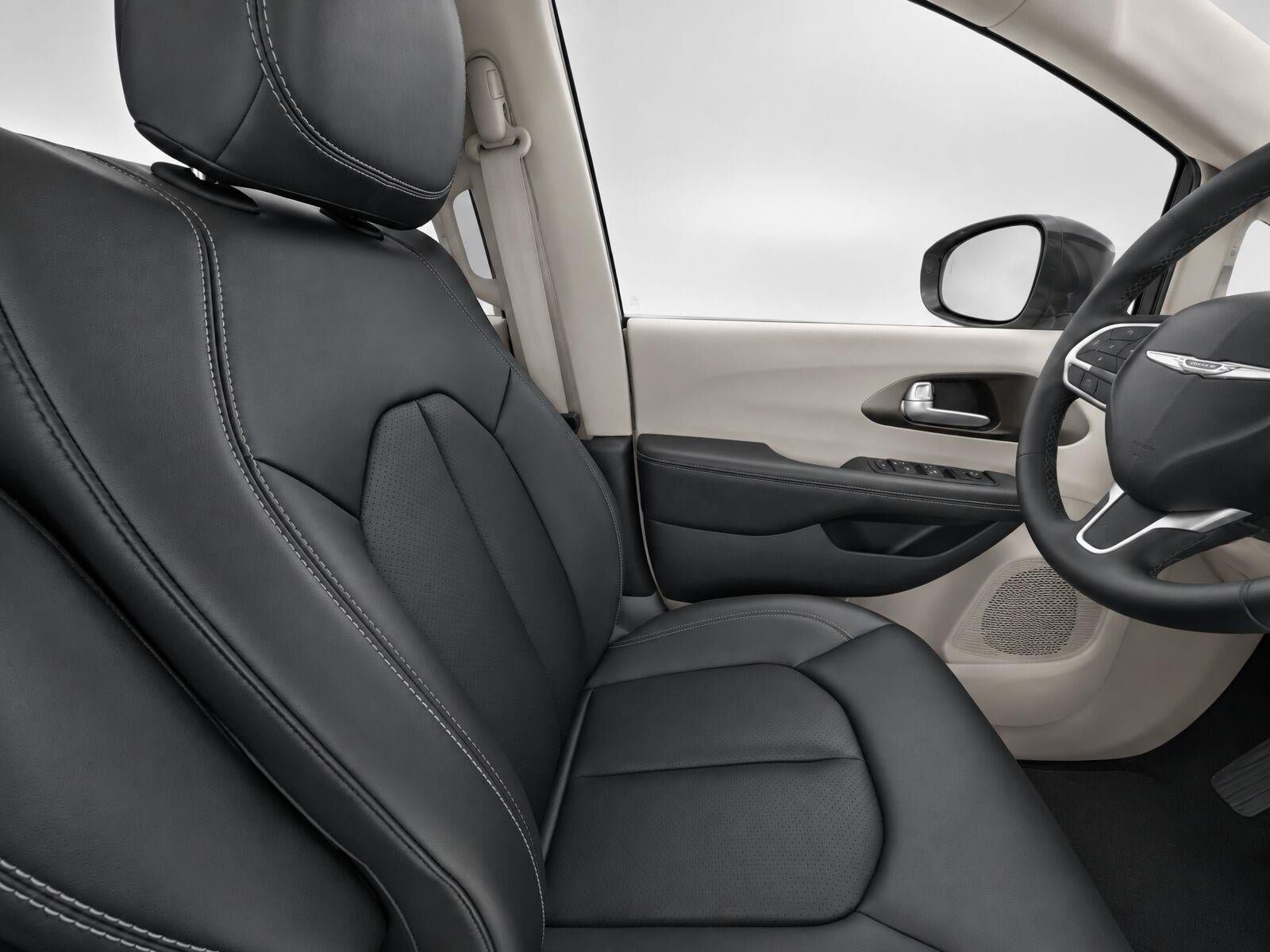 Used 2024 Chrysler Pacifica Touring-L FWD image 11
