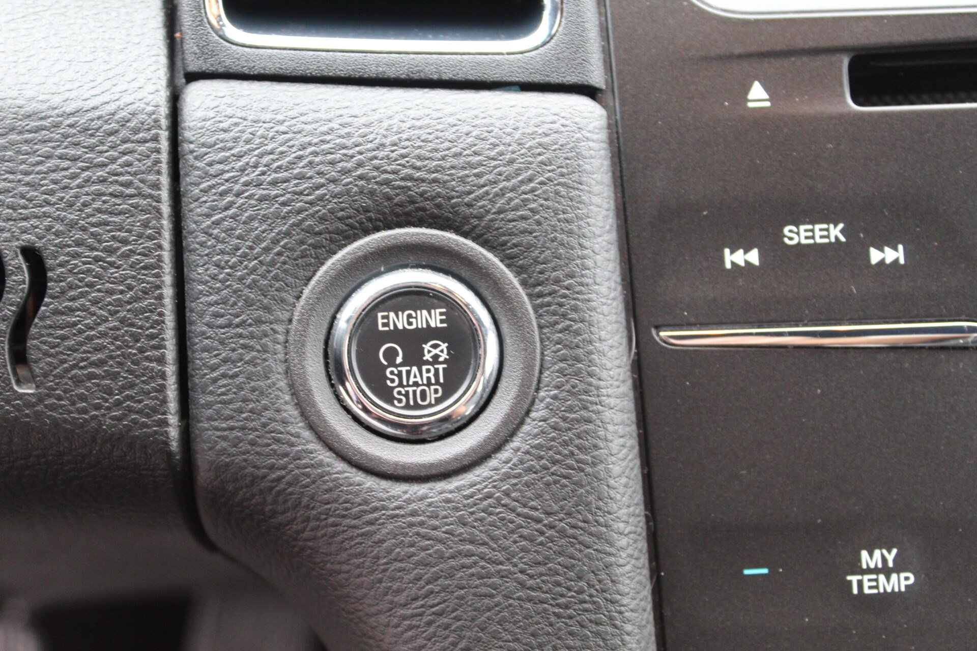 Used 2018 Ford Taurus SEL w/ Equipment Group 201A FWD image 33