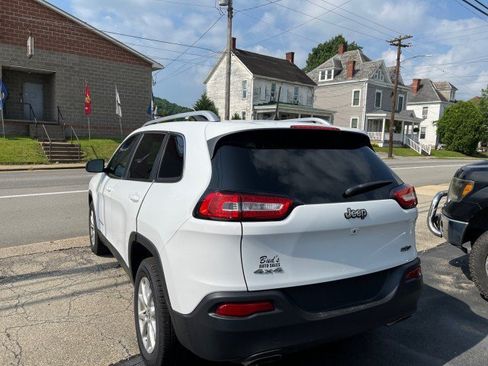 Used 2017 Jeep Cherokee Latitude w/ True North Edition AWD/4WD image 5