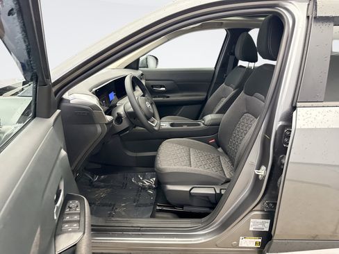 Used 2025 Nissan Kicks SV w/ SV Premium Package image 10