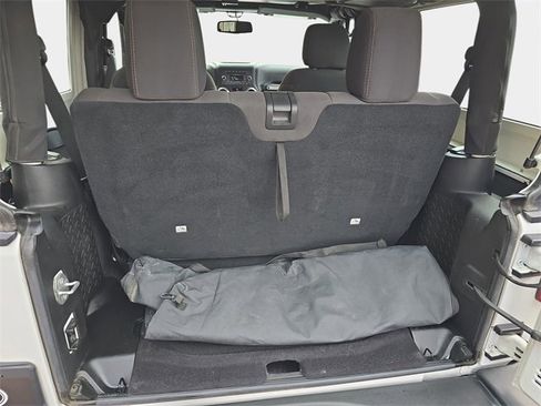 Used 2015 Jeep Wrangler Rubicon w/ Power Convenience Group image 14