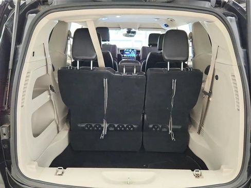 Used 2023 Chrysler Pacifica Touring-L FWD image 19