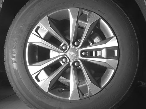 Used 2025 Chevrolet Equinox LT FWD image 13