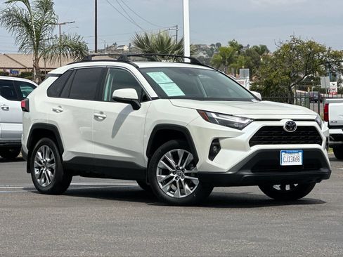 Used 2022 Toyota RAV4 XLE Premium FWD image 8