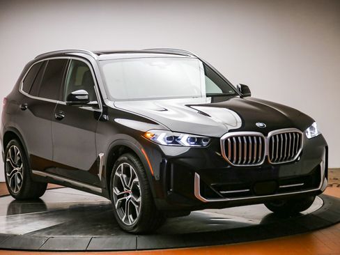 Used 2024 BMW X5 xDrive40i w/ Premium Package AWD/4WD image 6