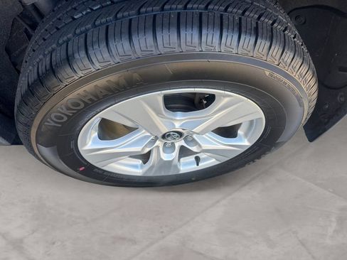 Used 2021 Toyota RAV4 XLE AWD/4WD image 14
