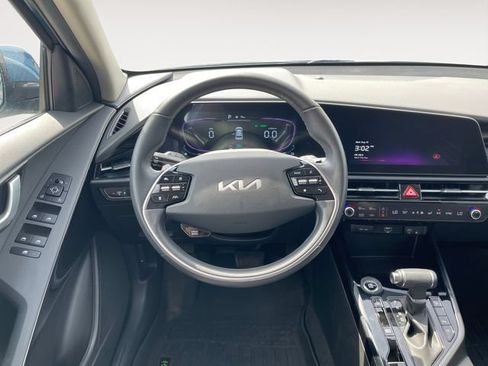 Used 2024 Kia Niro EX FWD image 12