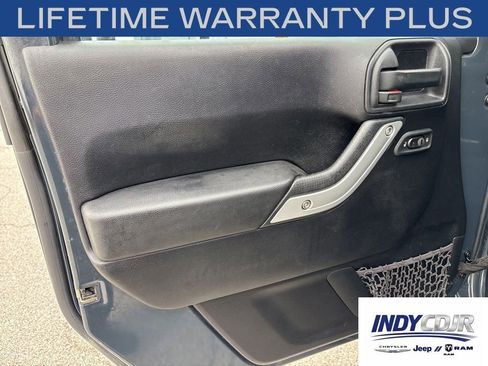Used 2016 Jeep Wrangler Unlimited Sahara w/ Connectivity Group AWD/4WD image 8