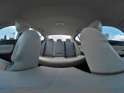 Used 2025 Nissan Altima 2.5 SV FWD image 43