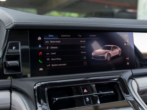 Certified 2025 Porsche Panamera RWD image 34